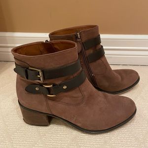 Low heel, ankle boots